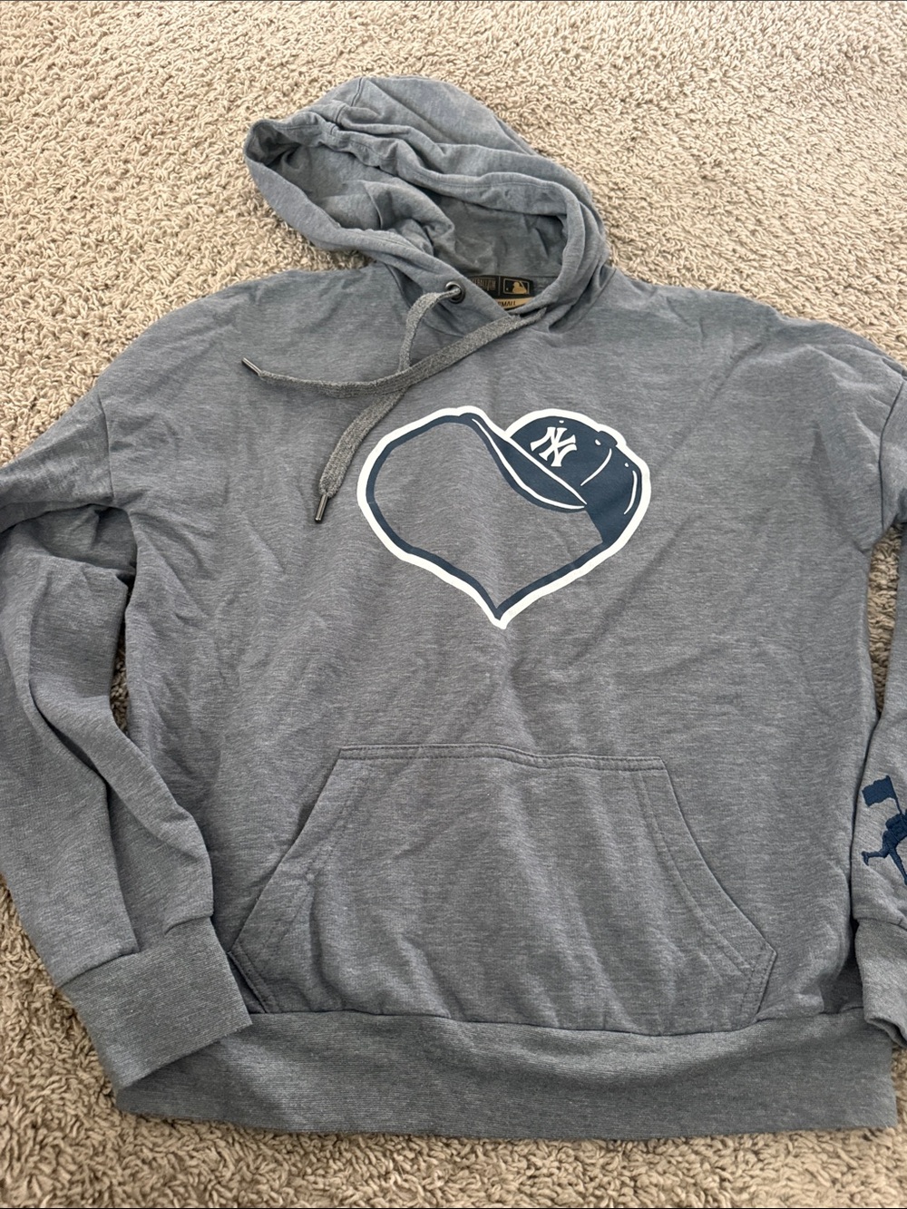 NY Yankees Gray Hoodie with Heart & Cap Graphic
